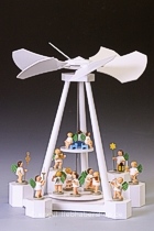 Pyramide in weiß mit Grünhainichener Engeln