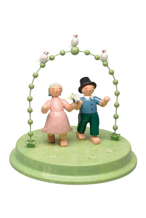 Liebespaar im Bogen mit drei Täubchen Liebespaar im Bogen mit drei Täubchen