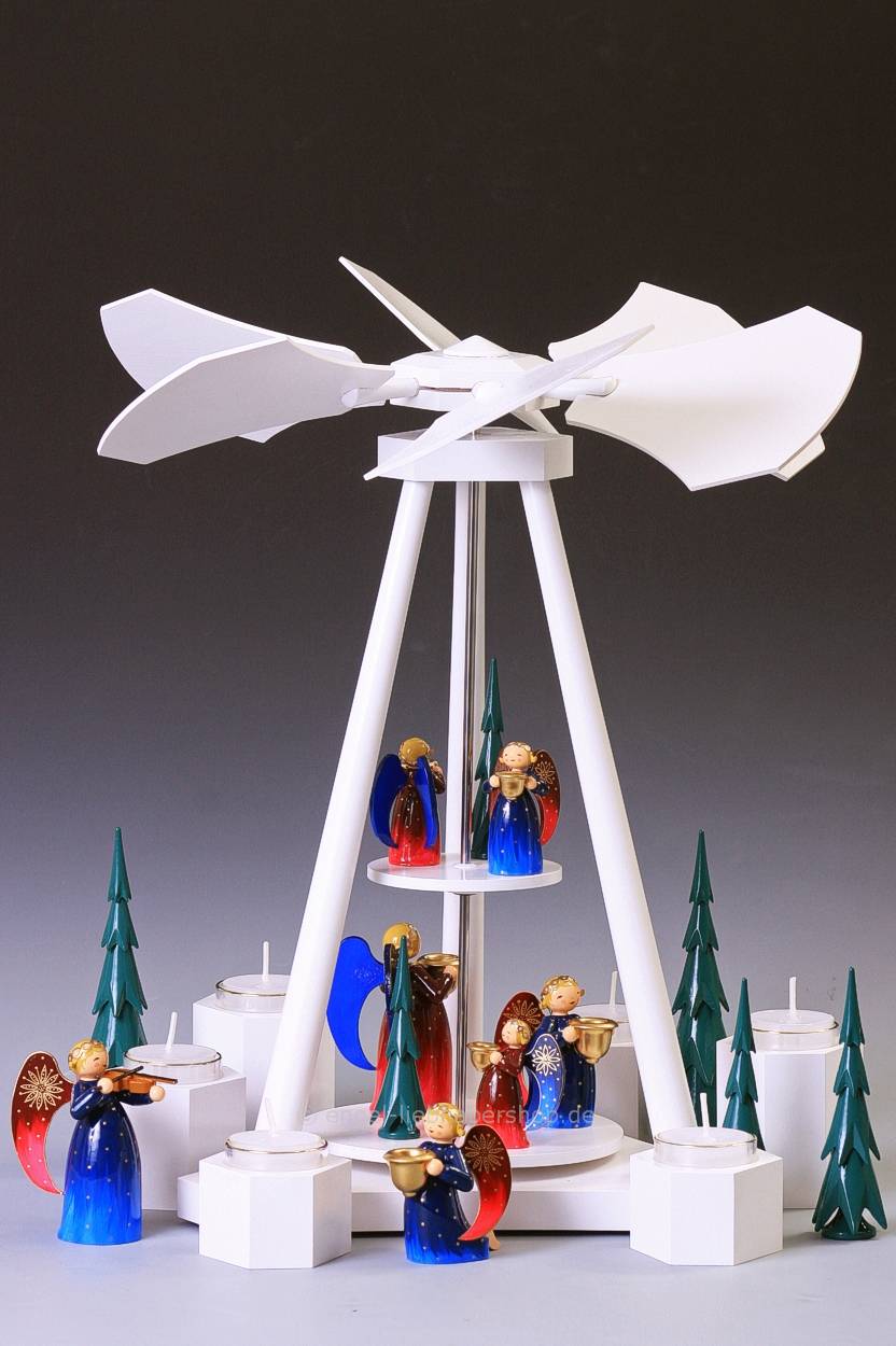 Pyramide in weiß mit Grünhainichener Brokatengeln