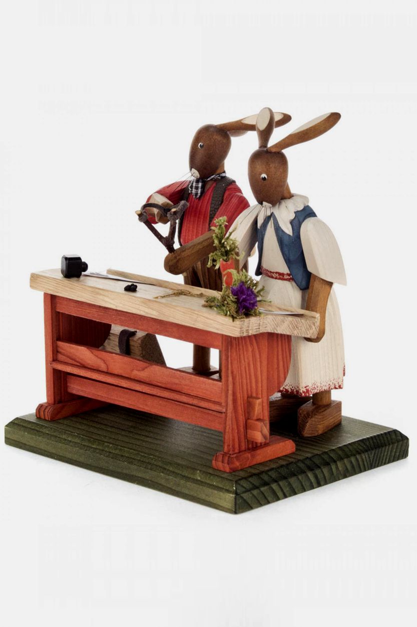Hasengruppe Schulbank Nr. 2 mit Hasenkindern - Fa. Steglich