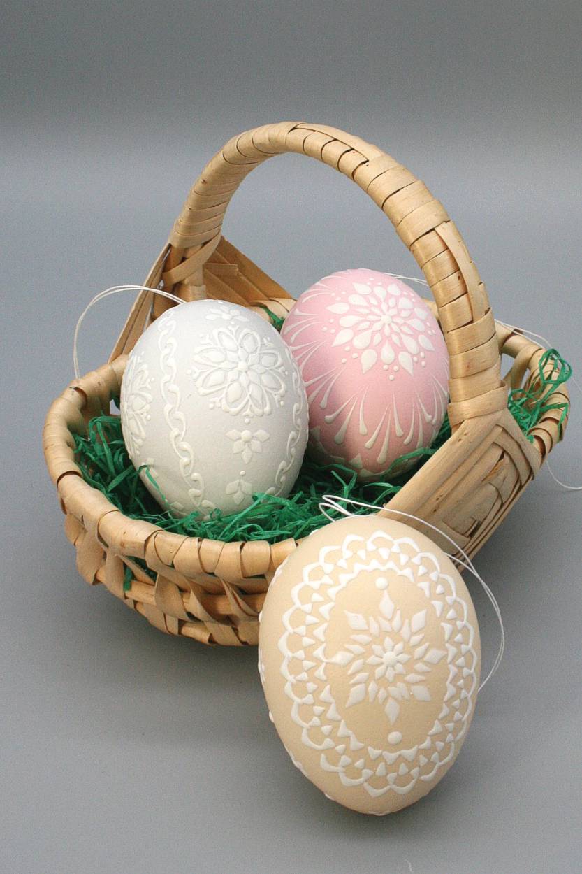3 Sorbische Ostereier pastell Bossiertechnik weiß 3 Sorbische Ostereier pastell Bossiertechnik weiß