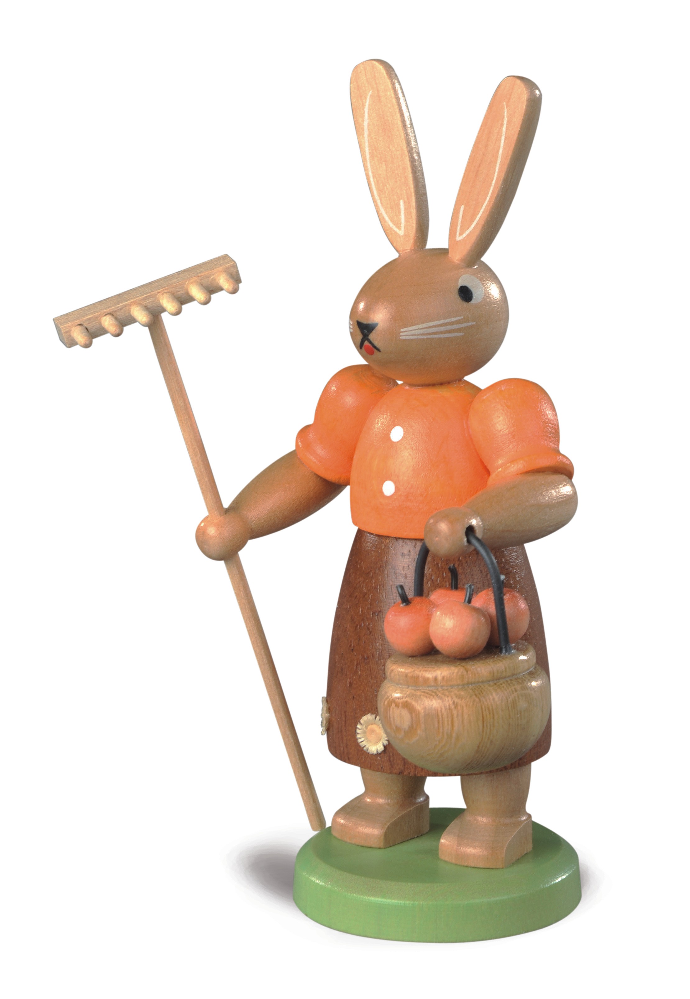 Hasengärtnerin mit Korb und Rechen - farbig lasiert