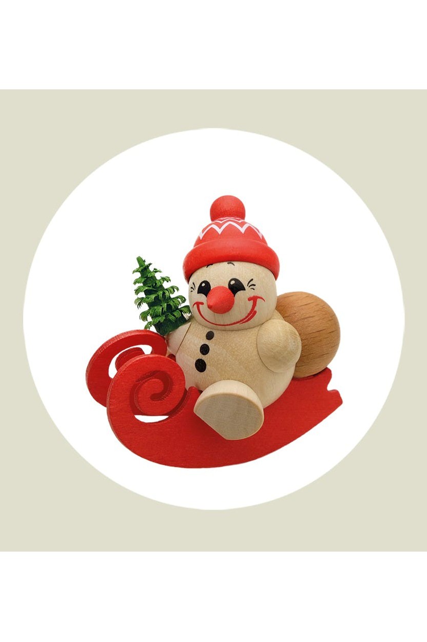 COOL MAN mit Bäumchen und Schlitten - 5 cm COOL MAN mit Bäumchen und Schlitten - 5 cm