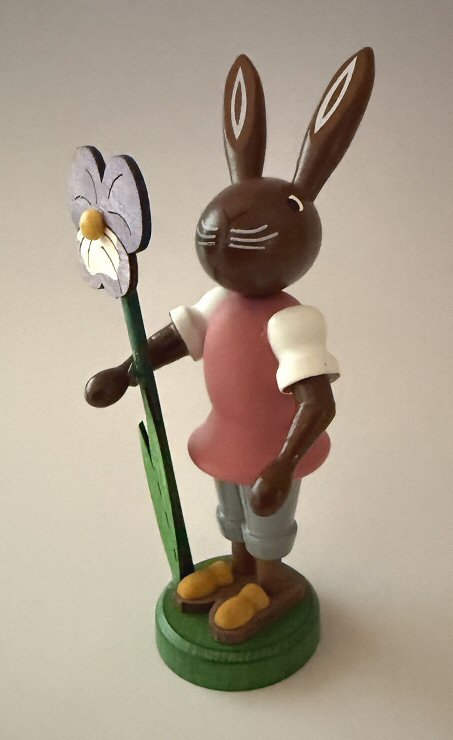 Hase mit Stiefmütterchen - Fa. Preißler