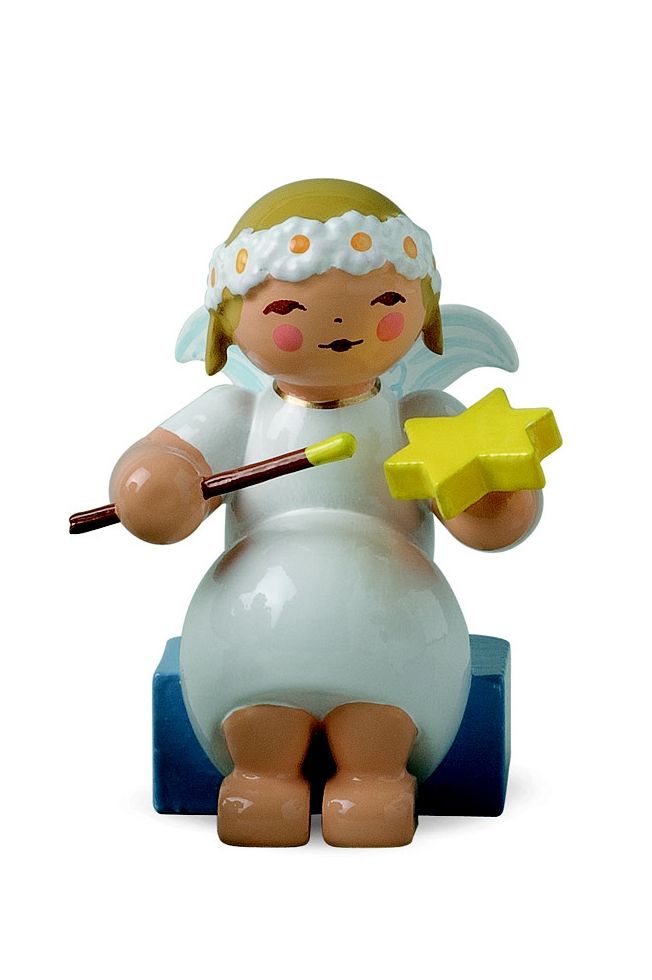 kleiner Margeritenengel von Wendt & Kühn - sitzend mit Stern und Pinsel kleiner Margeritenengel von Wendt & Kühn - sitzend mit Stern und Pinsel