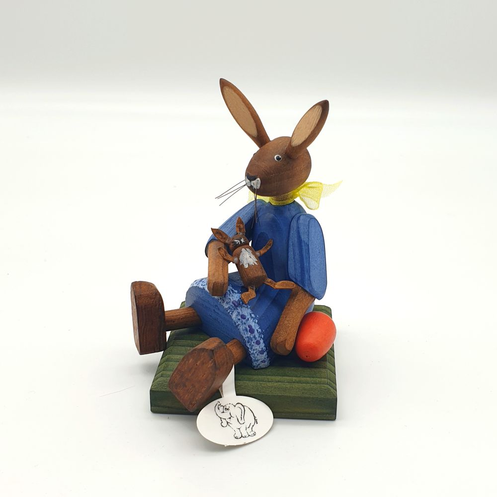 Hasenmädchen sitzend mit Puppe 8 cm - Fa. Steglich