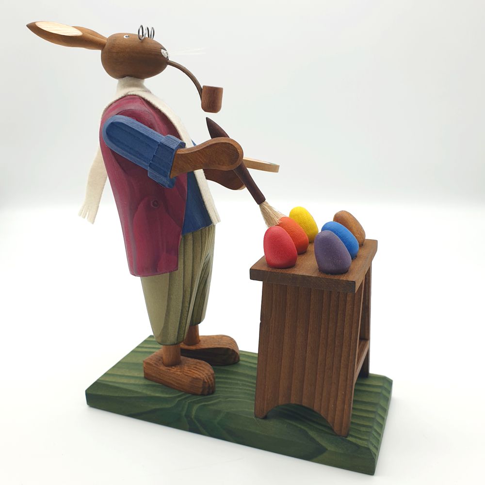 Hasengroßvater als Eiermaler