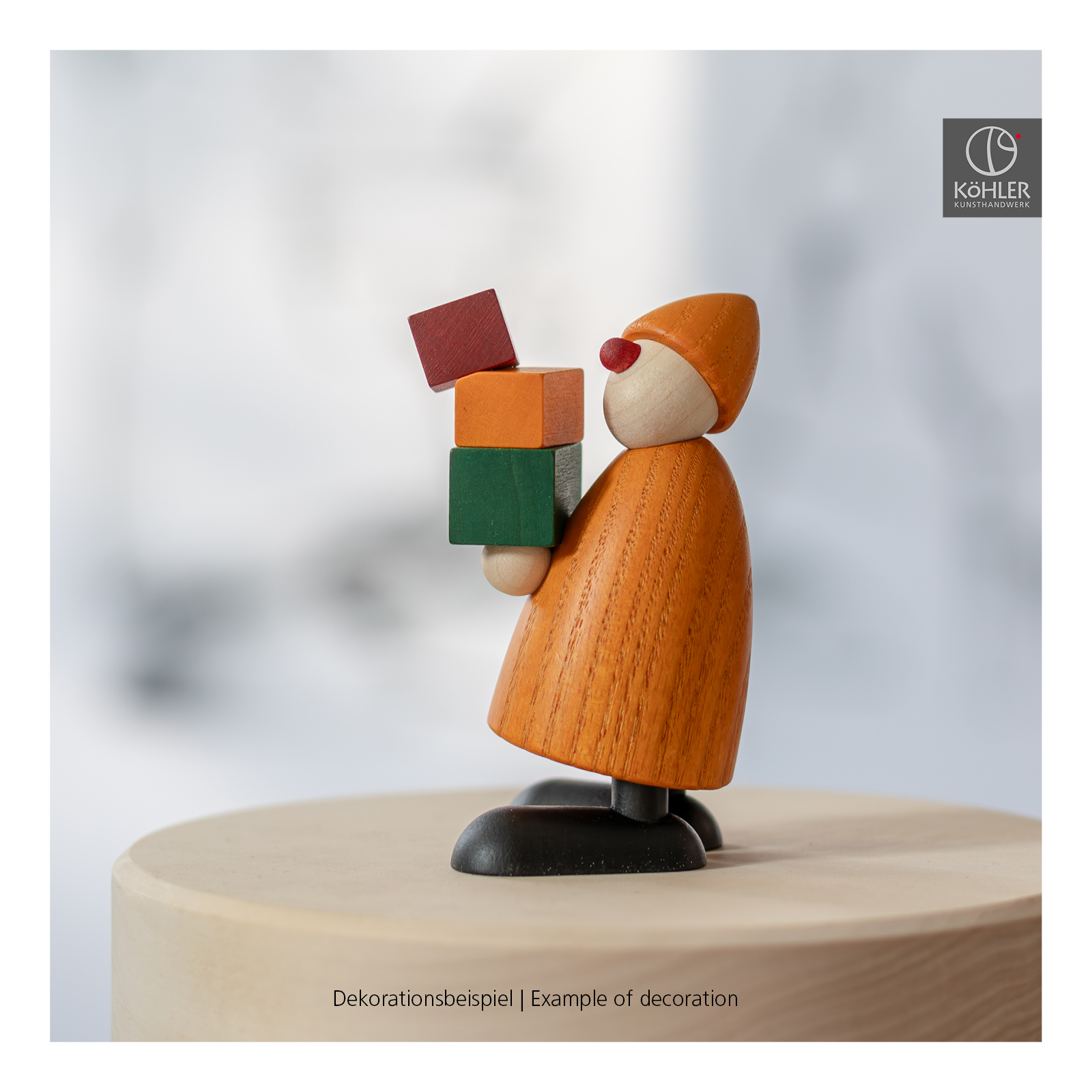 Gratulant Felix, Geschenke tragend, gelb