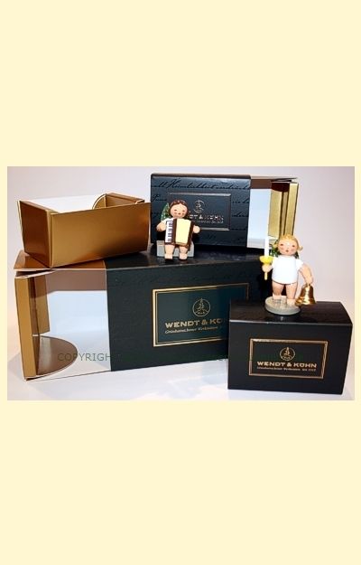 Geschenkkarton von Wendt und Kühn gold / grün - mittel 10,5 x 9 x 4,5 cm Geschenkkarton von Wendt und Kühn gold / grün - mittel 10,5 x 9 x 4,5 cm