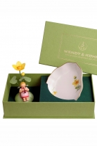 Mädchen mit Sumpfdotterblume auf Hügel, mit Schale Meissner Porzellan Mädchen mit Sumpfdotterblume auf Hügel, mit Schale Meissner Porzellan