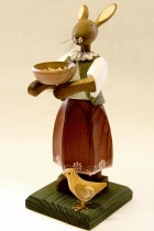Details-Osterhasenmädchen mit Schüssel und Küken 13cm - Fa. Steglich