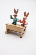 Osterhasen Schulbank mit 2 Hasenkindern - ESCO Osterhasen Schulbank mit 2 Hasenkindern - ESCO