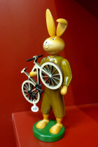 Hase mit Fahrrad - 25 cm - Knickohr Fa. Gahlenz - Neuheit 2024 Hase mit Fahrrad - 25 cm - Knickohr Fa. Gahlenz - Neuheit 2024