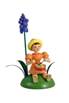 Blumenkind sitzend - farbig Traubenhyazinthe/Trommel Faltenrock - BKS 024 Blumenkind sitzend - farbig Traubenhyazinthe/Trommel Faltenrock - BKS 024